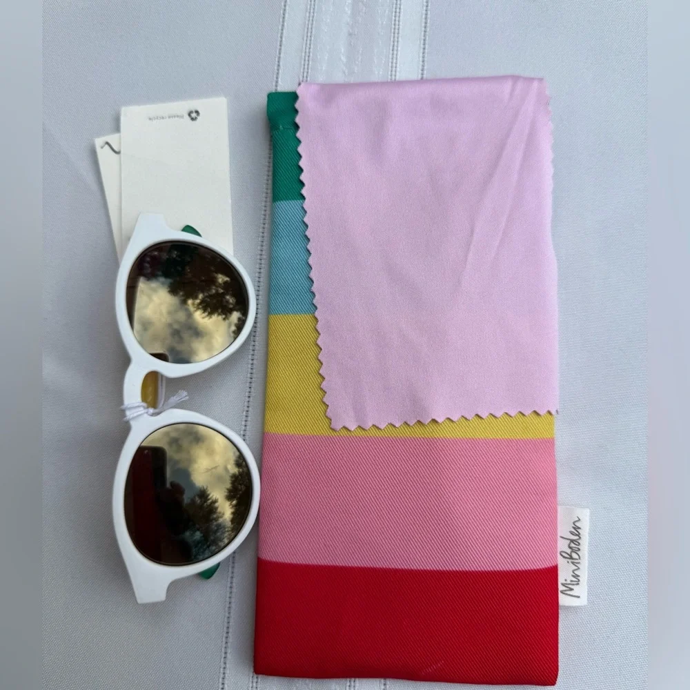 NWT Mini Boden Kids Sunglasses, white Frame, Ombré Rainbow Arms, Size 5x5 in